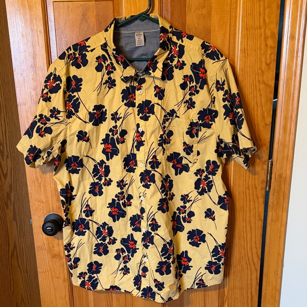 Men's Short-Sleeve Hurley Button-Up Shirt